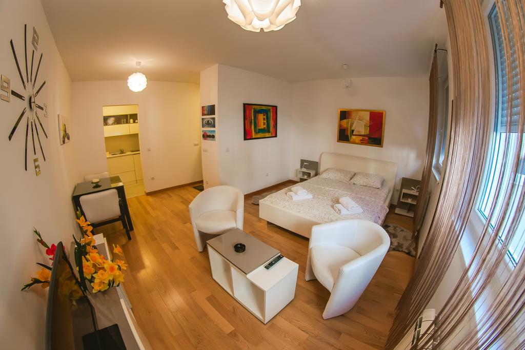 Maja Apartment Belgrado Esterno foto