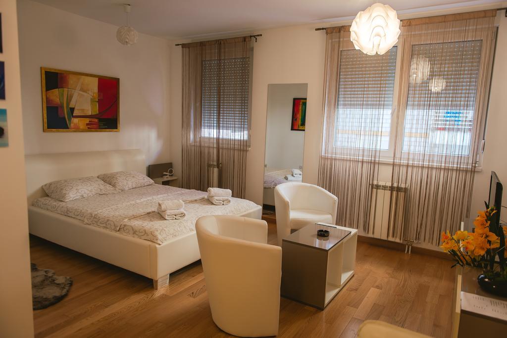Maja Apartment Belgrado Esterno foto