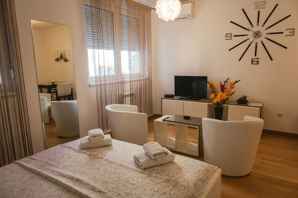 Maja Apartment Belgrado Esterno foto