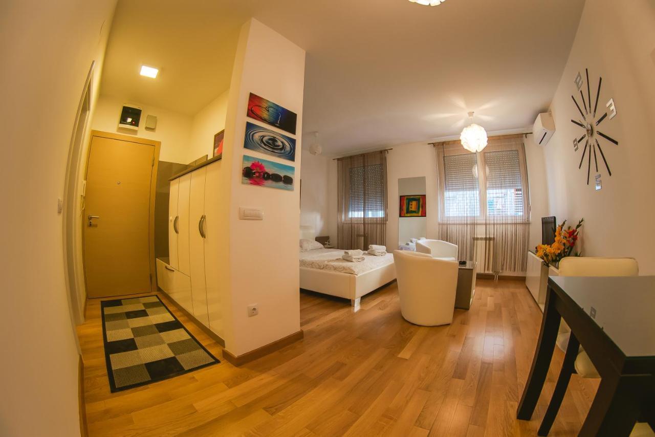 Maja Apartment Belgrado Esterno foto
